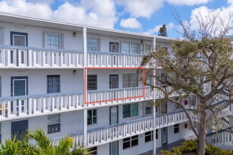 Condo in Deerfield Beach, Florida, 2 bedrooms  № 2245440 - photo 29