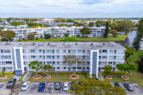 Condo in Deerfield Beach, Florida, 2 bedrooms  № 2245440 - photo 25