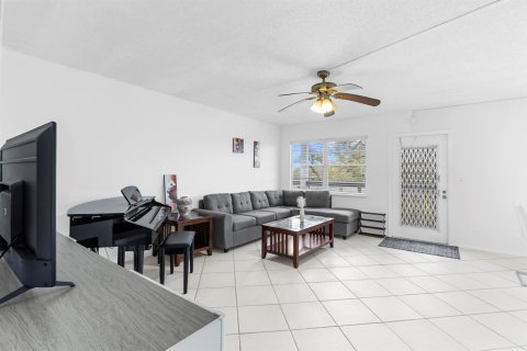 Condo in Deerfield Beach, Florida, 2 bedrooms  № 2245440 - photo 3