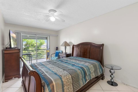 Condo in Deerfield Beach, Florida, 2 bedrooms  № 2245440 - photo 17