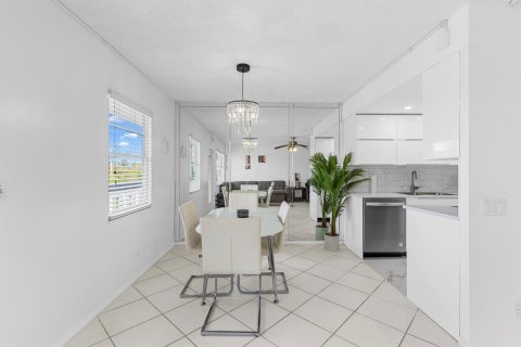 Condo in Deerfield Beach, Florida, 2 bedrooms  № 2245440 - photo 6