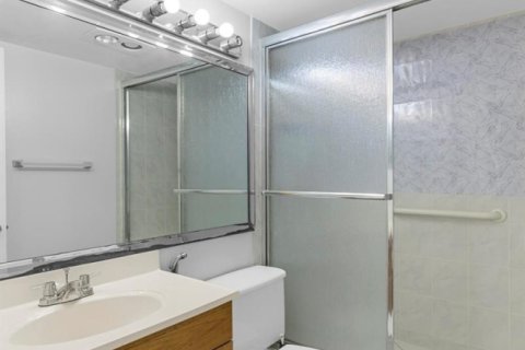 Condo in Deerfield Beach, Florida, 2 bedrooms  № 2245440 - photo 24