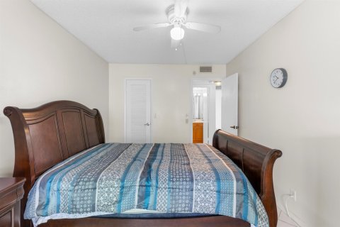 Condo in Deerfield Beach, Florida, 2 bedrooms  № 2245440 - photo 18