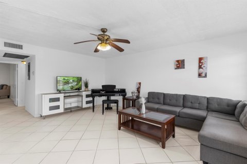 Condo in Deerfield Beach, Florida, 2 bedrooms № 2245440