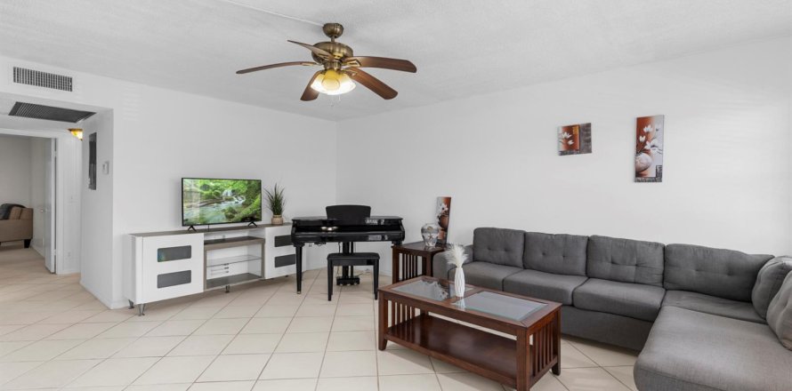Condo in Deerfield Beach, Florida, 2 bedrooms  № 2245440