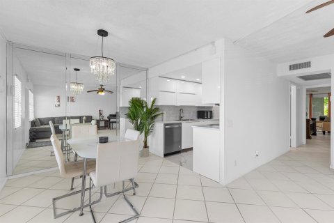 Condo in Deerfield Beach, Florida, 2 bedrooms  № 2245440 - photo 7