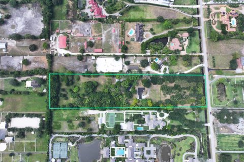 House in Southwest Ranches, Florida 4 bedrooms, 285.77 sq.m. № 2262286 - photo 13