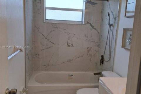 Propiedad comercial en venta en Cutler Bay, Florida, 236.44 m2 № 1988165 - foto 26