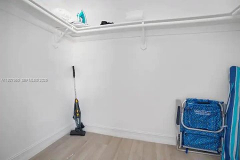 Propiedad comercial en venta en Cutler Bay, Florida, 236.44 m2 № 1988165 - foto 11