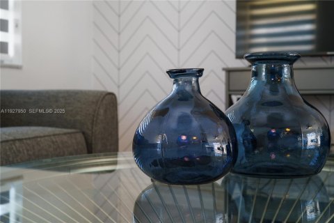 Propiedad comercial en venta en Cutler Bay, Florida, 236.44 m2 № 1988165 - foto 8