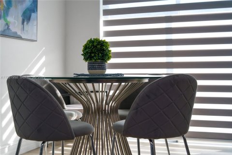 Propiedad comercial en venta en Cutler Bay, Florida, 236.44 m2 № 1988165 - foto 2