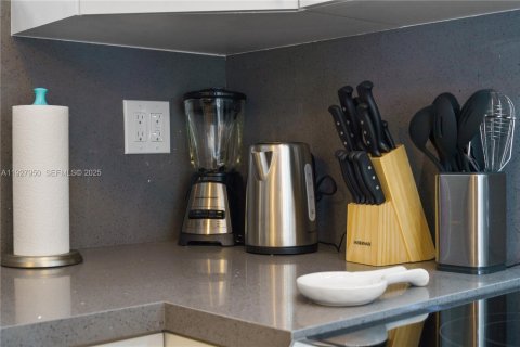 Propiedad comercial en venta en Cutler Bay, Florida, 236.44 m2 № 1988165 - foto 4