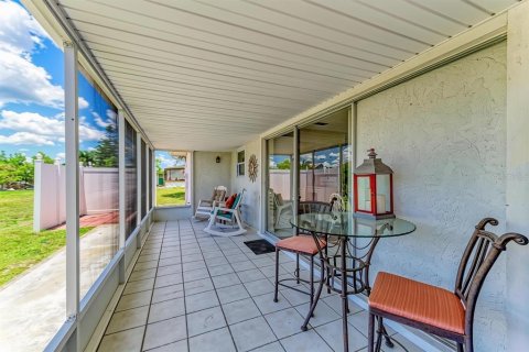 Villa ou maison à vendre à Port Charlotte, Floride: 3 chambres, 106.65 m2 № 2225761 - photo 25