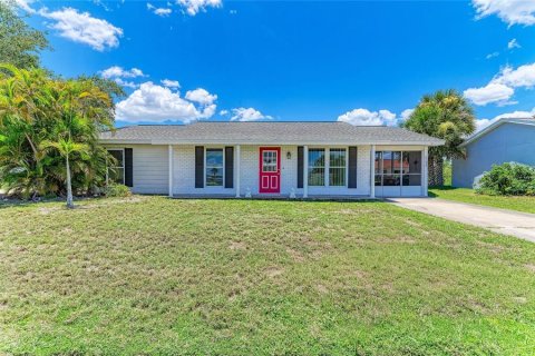 House in Port Charlotte, Florida 3 bedrooms, 106.65 sq.m. № 2225761