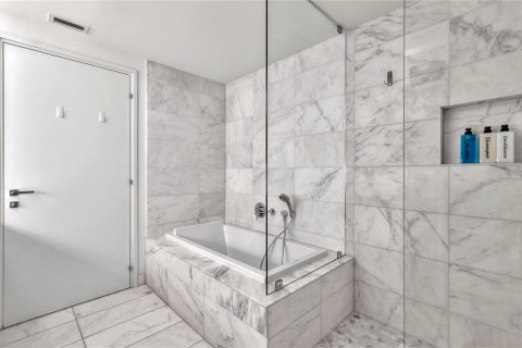 Copropriété à vendre à Fort Lauderdale, Floride: 2 chambres, 119.38 m2 № 2240497 - photo 25