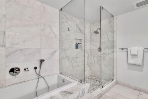 Copropriété à vendre à Fort Lauderdale, Floride: 2 chambres, 119.38 m2 № 2240497 - photo 24