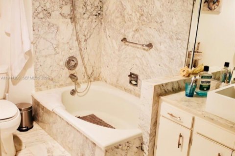 Copropriété à vendre à Fort Lauderdale, Floride: 2 chambres, 139.35 m2 № 2001328 - photo 4
