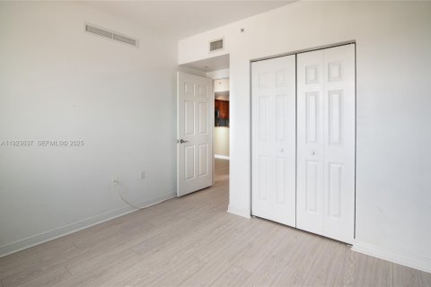 Снять в аренду квартиру в Халландейл-Бич, Флорида 2 спальни, 97.73м2, № 1983617 - фото 9