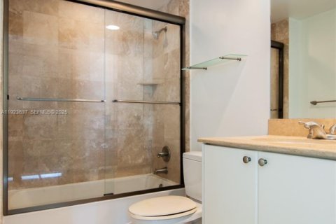 Снять в аренду квартиру в Халландейл-Бич, Флорида 2 спальни, 97.73м2, № 1983617 - фото 8