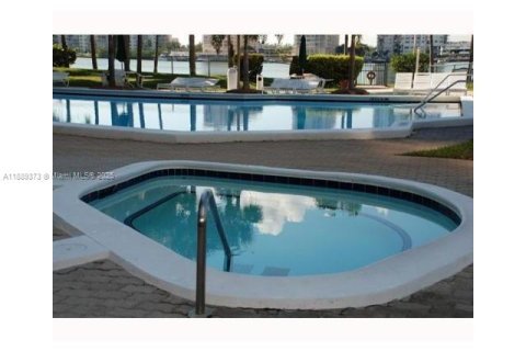Copropriété à louer à Aventura, Floride: 1 chambre, 85.28 m2 № 2169708 - photo 11