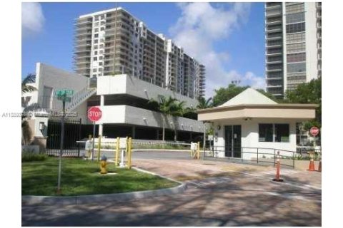 Copropriété à louer à Aventura, Floride: 1 chambre, 85.28 m2 № 2169708 - photo 13