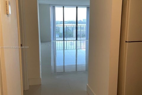 Copropriété à louer à Aventura, Floride: 1 chambre, 85.28 m2 № 2169708 - photo 3