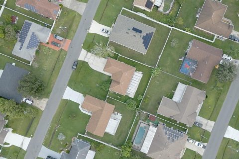 House in Kissimmee, Florida 3 bedrooms, 106.74 sq.m. № 2277642 - photo 24