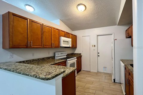 House in Kissimmee, Florida 3 bedrooms, 106.74 sq.m. № 2277642 - photo 7