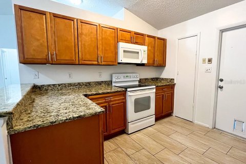 House in Kissimmee, Florida 3 bedrooms, 106.74 sq.m. № 2277642 - photo 8