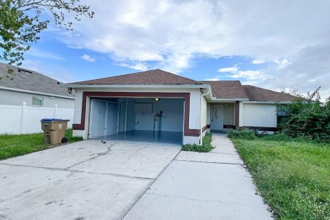 House in Kissimmee, Florida 3 bedrooms, 106.74 sq.m. № 2277642 - photo 2