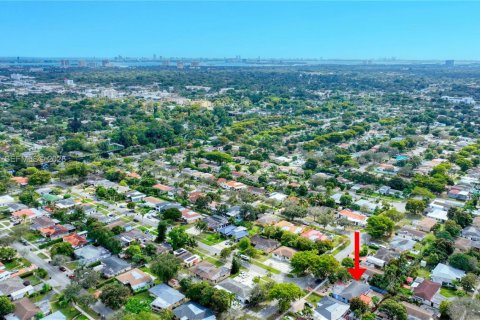 Купить виллу или дом в Норт-Майами, Флорида 3 спальни, 168.06м2, № 2049159 - фото 17