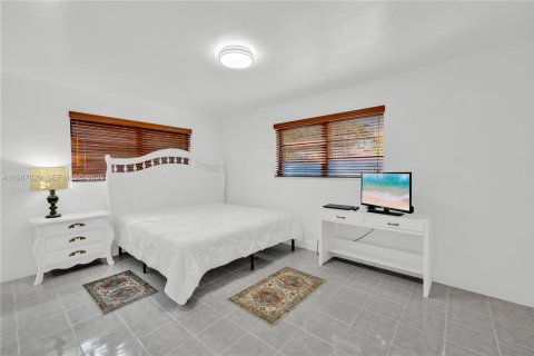 Купить виллу или дом в Норт-Майами, Флорида 3 спальни, 168.06м2, № 2049159 - фото 10