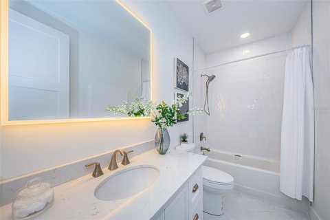 Adosado en venta en Treasure Island, Florida, 4 dormitorios, 270.9 m2 № 1910112 - foto 25