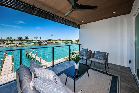 Adosado en venta en Treasure Island, Florida, 4 dormitorios, 270.9 m2 № 1910112 - foto 11