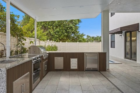 Villa ou maison à vendre à Miami, Floride: 5 chambres, 310.48 m2 № 2292525 - photo 28