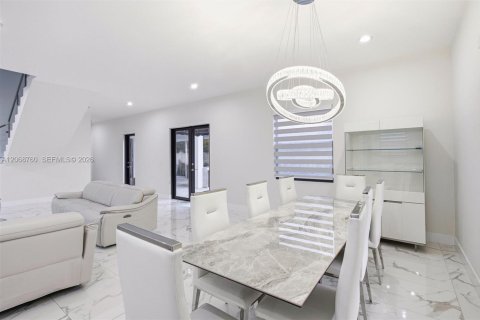 Villa ou maison à vendre à Miami, Floride: 5 chambres, 310.48 m2 № 2292525 - photo 11