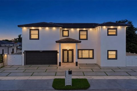 Villa ou maison à Miami, Floride 5 chambres, 310.48 m2 № 2292525