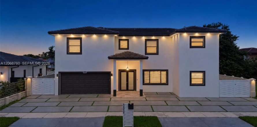 Villa ou maison à Miami, Floride 5 chambres, 310.48 m2 № 2292525
