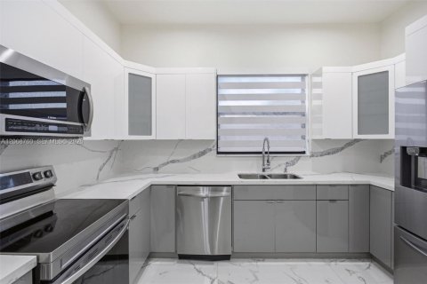 Villa ou maison à vendre à Miami, Floride: 5 chambres, 310.48 m2 № 2292525 - photo 7