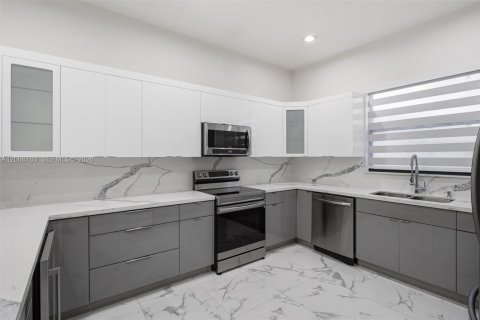 Villa ou maison à vendre à Miami, Floride: 5 chambres, 310.48 m2 № 2292525 - photo 6