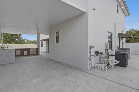 Villa ou maison à vendre à Miami, Floride: 5 chambres, 310.48 m2 № 2292525 - photo 30