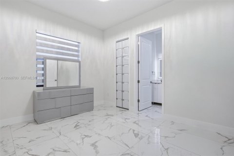 Villa ou maison à vendre à Miami, Floride: 5 chambres, 310.48 m2 № 2292525 - photo 15