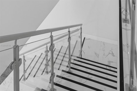 Villa ou maison à vendre à Miami, Floride: 5 chambres, 310.48 m2 № 2292525 - photo 17