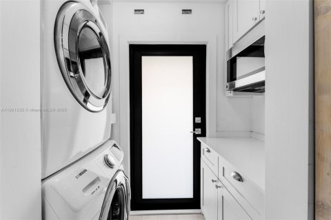 Condo in Coral Gables, Florida, 2 bedrooms  № 1974232 - photo 5