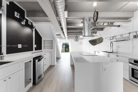 Condo in Coral Gables, Florida, 2 bedrooms  № 1974232 - photo 3