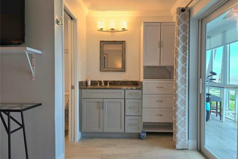 Condo in Venice, Florida, 2 bedrooms  № 1785046 - photo 25