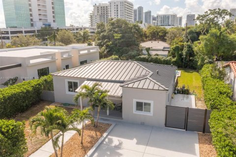 Casa en venta en Miami, Florida, 3 dormitorios, 123.93 m2 № 2039116 - foto 2