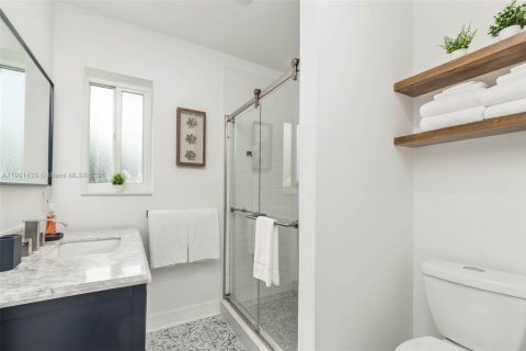 Casa en venta en Miami, Florida, 3 dormitorios, 123.93 m2 № 2039116 - foto 11