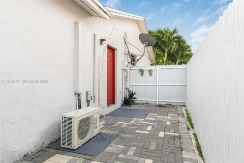 Immobilier commercial à louer à Homestead, Floride: 1 chambre № 2022068 - photo 8