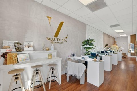 Immobilier commercial à Doral, Floride № 2078838